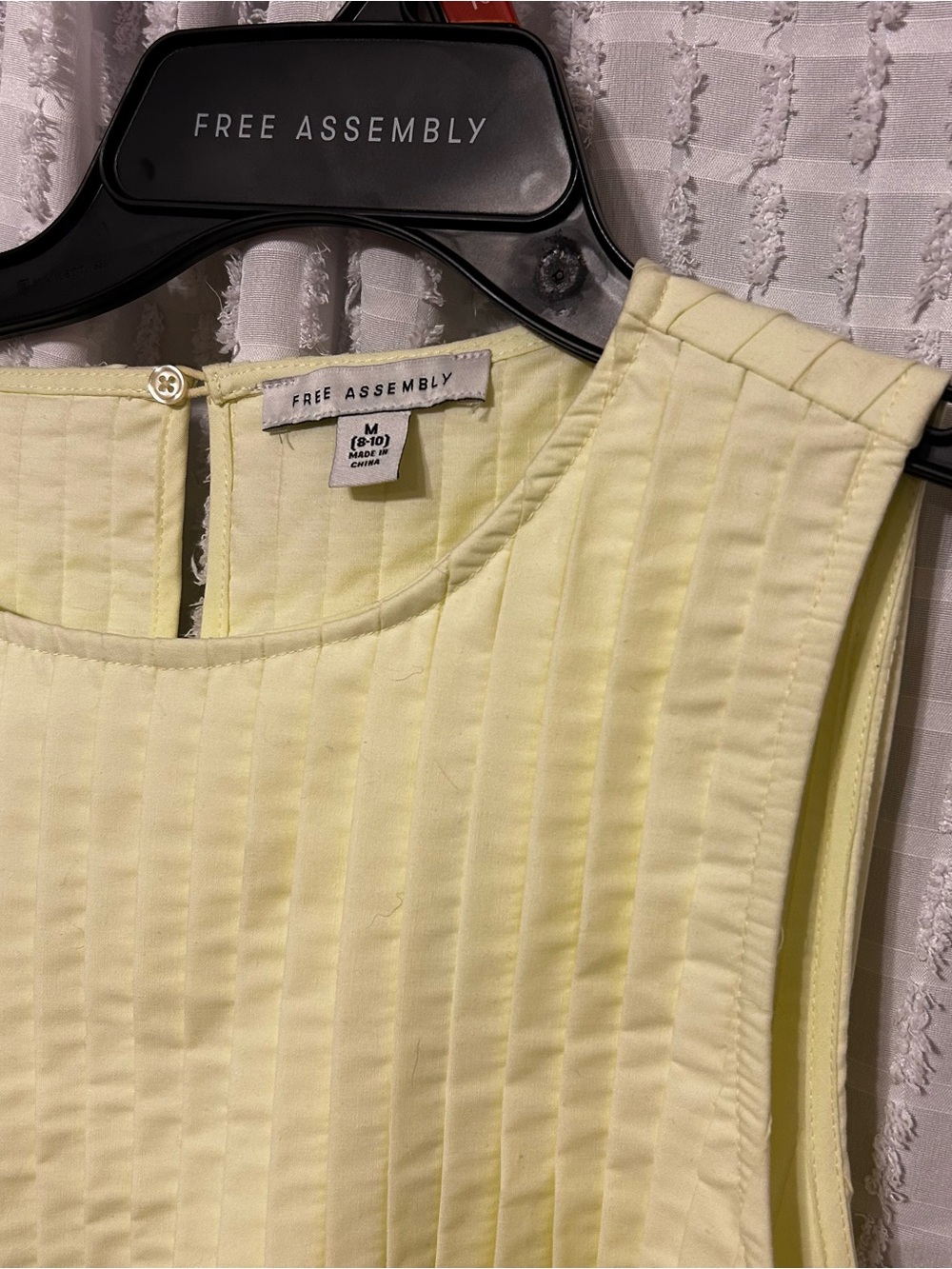 Women’s Medium Tuck-Pleat Yellow Dress with pockets NWT- - Picture 6 of 9